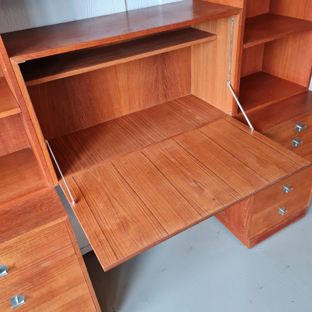 Teak shelving system Finn Juhl Retrofabrikken