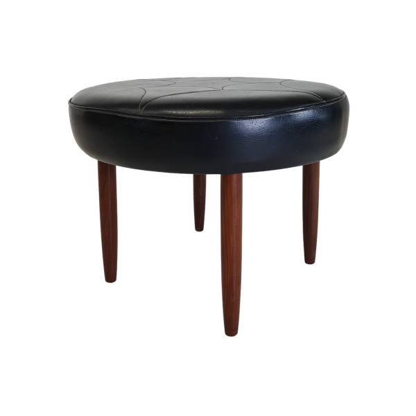 Rund skammel med dekorationssyninger | Dansk design | Teak & sort kunstlæder