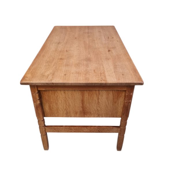 Fritstående skrivebord med 6 skuffer | Dansk design | Eg