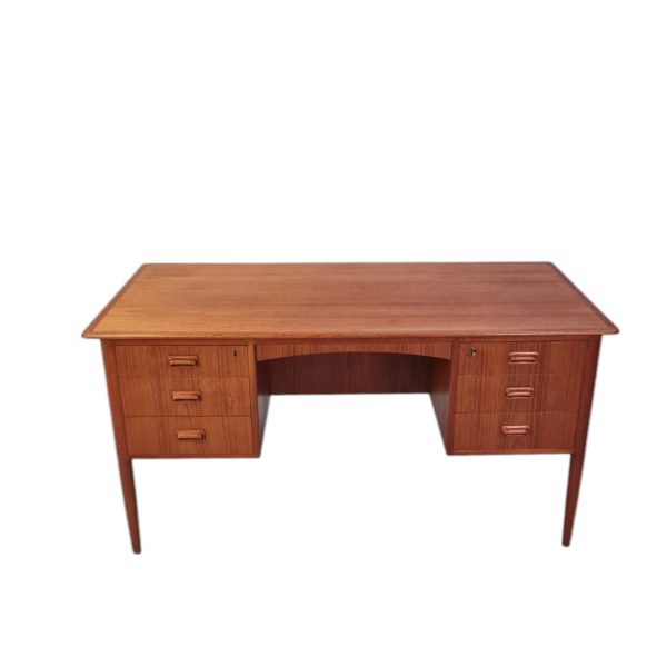Fritstående skrivebord med 6 skuffer | Dansk design | Teak