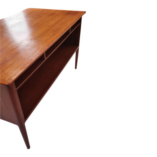Fritstående skrivebord med 6 skuffer | Dansk design | Teak