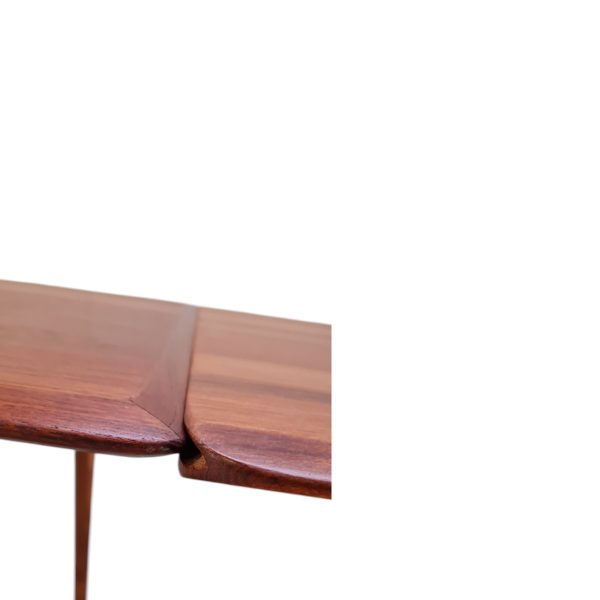 Spisebord med 2 skjulte tillægsplader | Dansk design | Slagelse Møbelværk | Teak og eg