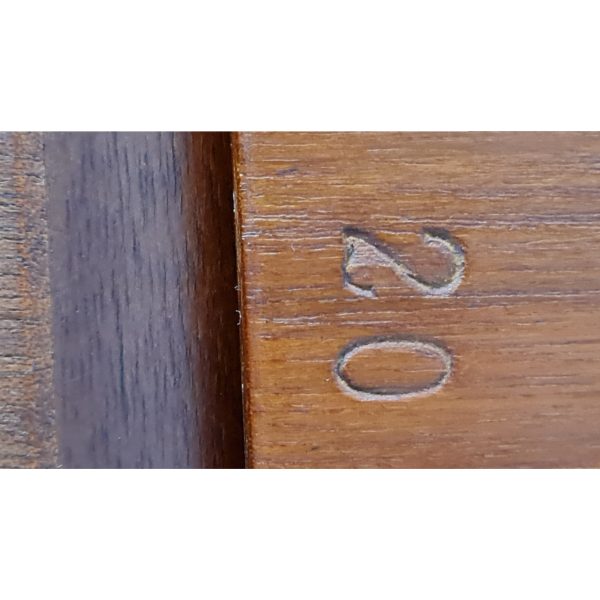 Spisebord med 2 skjulte tillægsplader | Dansk design | Slagelse Møbelværk | Teak og eg
