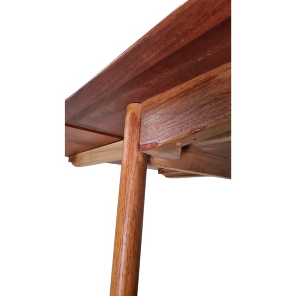 Spisebord med 2 skjulte tillægsplader | Dansk design | Slagelse Møbelværk | Teak og eg