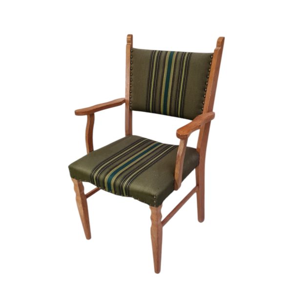 Armstol med udskæringer | Dansk design | Eg og uldstof
