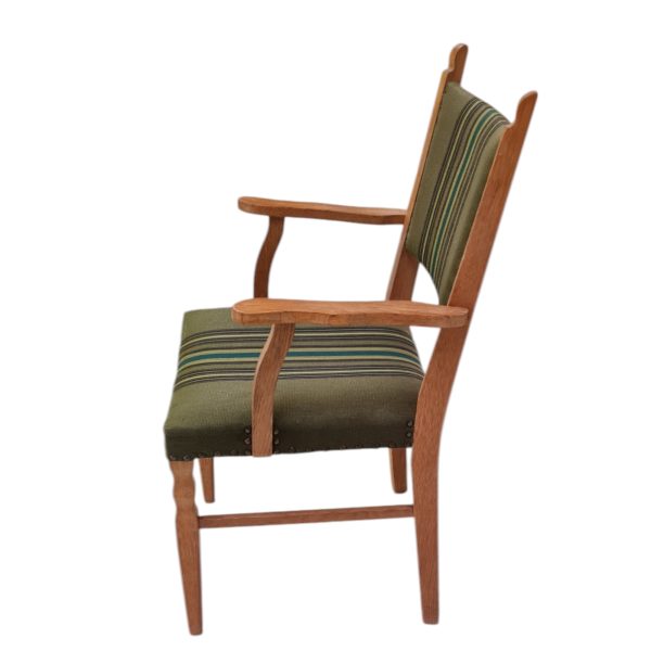 Armstol med udskæringer | Dansk design | Eg og uldstof