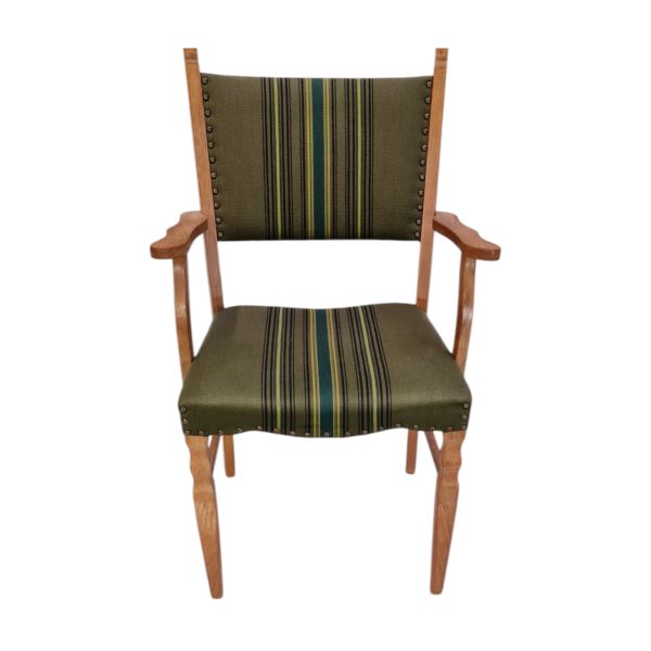 Armstol med udskæringer | Dansk design | Eg og uldstof