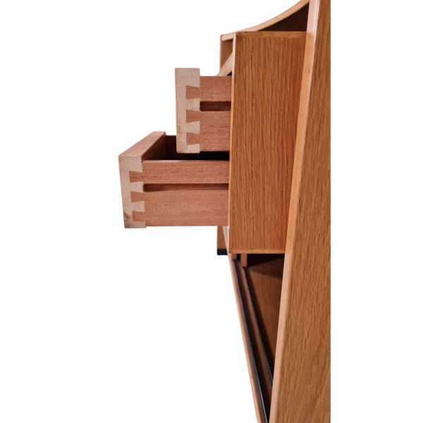 Bar | Erik Buck | Dyrlund | Eg & Sort formica