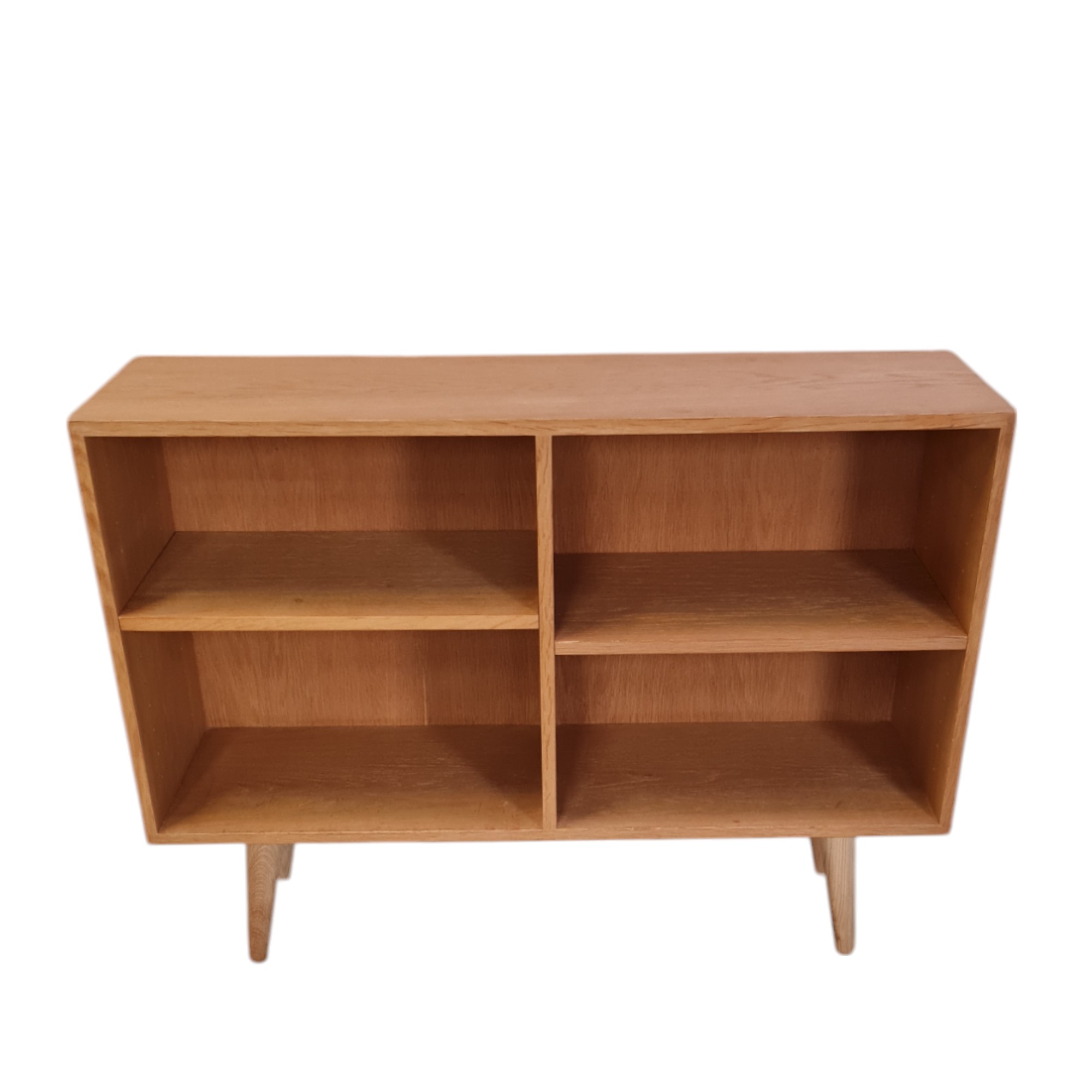 Lille bogreol med hylder | H. W. Klein | Bramin Møbelfabrik | Eg