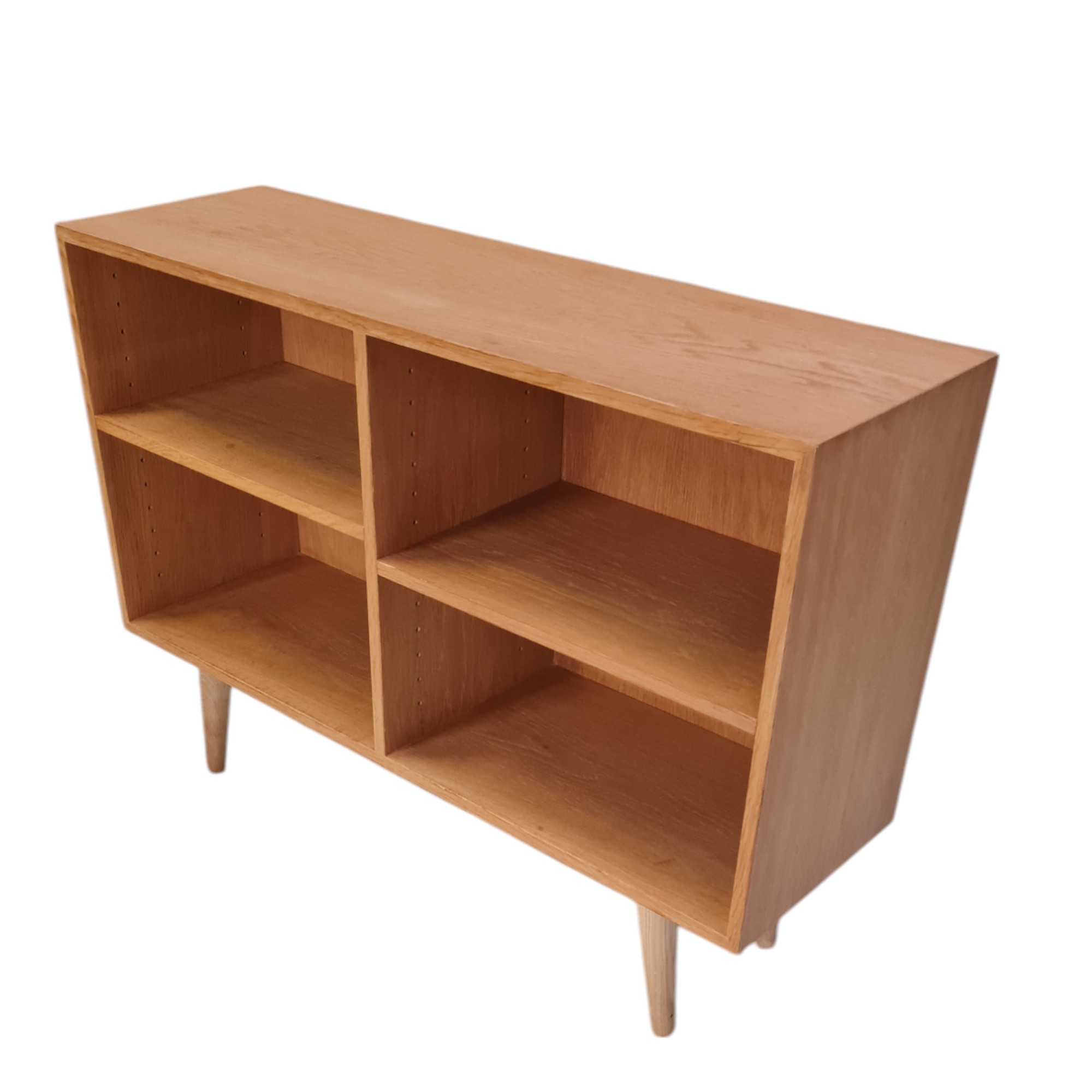 Lille bogreol med hylder | H. W. Klein | Bramin Møbelfabrik | Eg