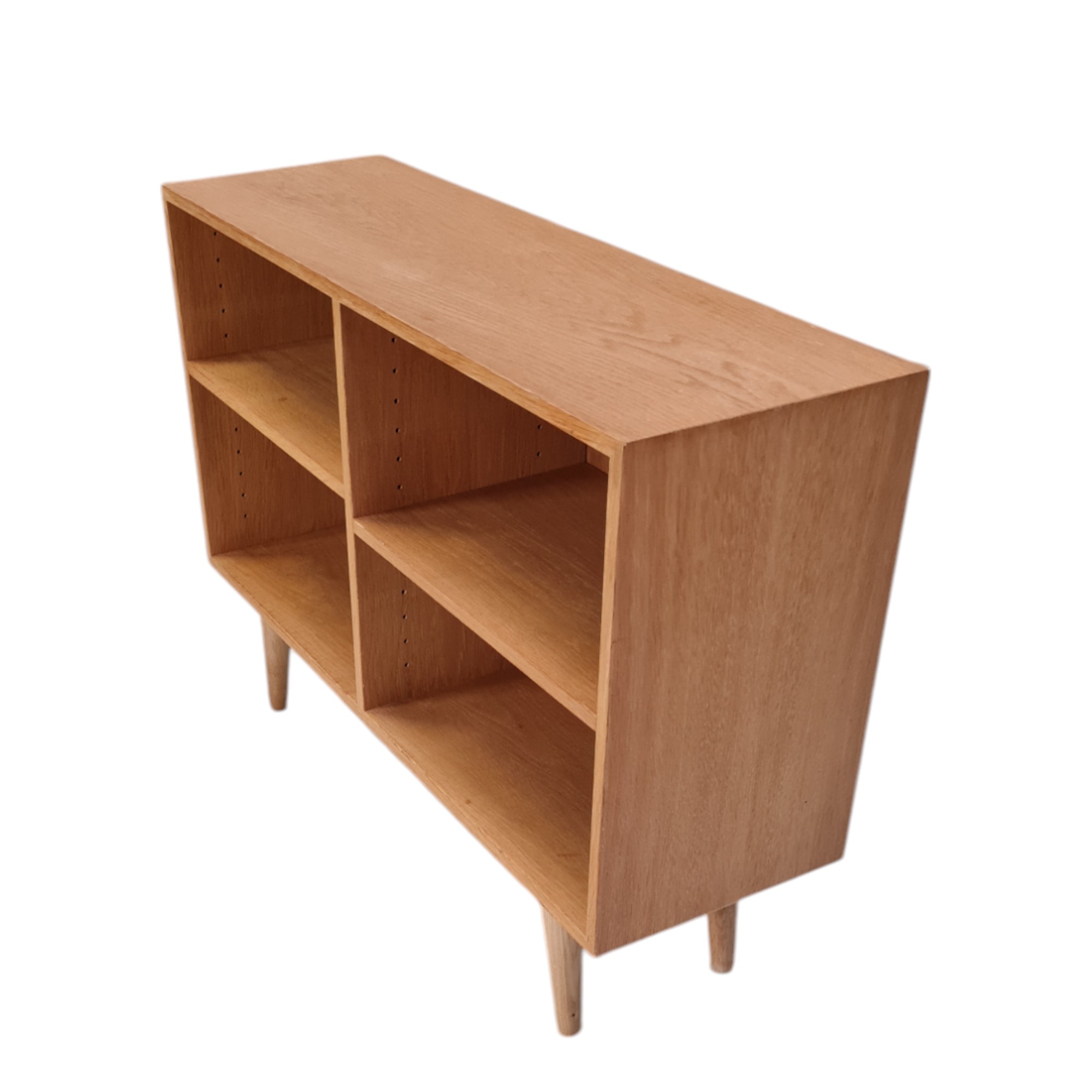 Lille bogreol med hylder | H. W. Klein | Bramin Møbelfabrik | Eg