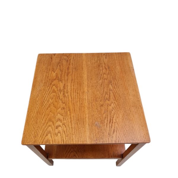 Kvadratisk sofabord med underliggende hylde | Dansk design | Dansk snedkermester | Eg
