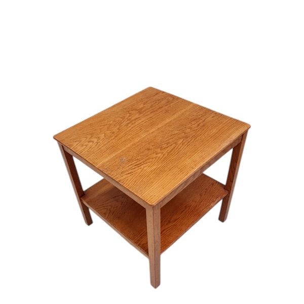 Kvadratisk sofabord med underliggende hylde | Dansk design | Dansk snedkermester | Eg