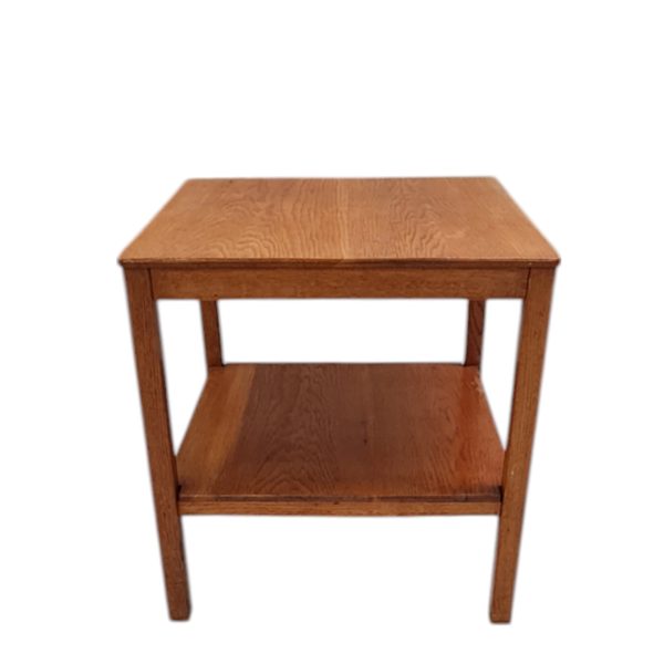 Kvadratisk sofabord med underliggende hylde | Dansk design | Dansk snedkermester | Eg