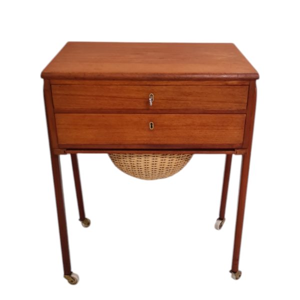 Sybord med garnkurv og to skuffer | Dansk design | Teak