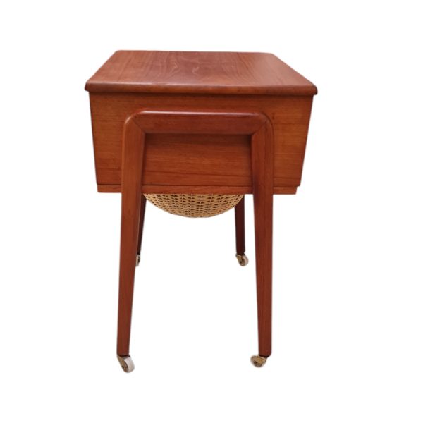 Sybord med garnkurv og to skuffer | Dansk design | Teak