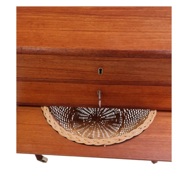 Sybord med garnkurv og to skuffer | Dansk design | Teak