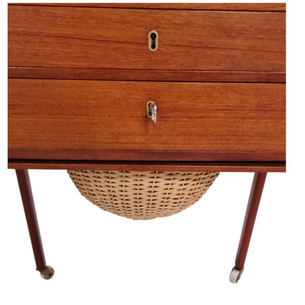 Sybord med garnkurv og to skuffer | Dansk design | Teak