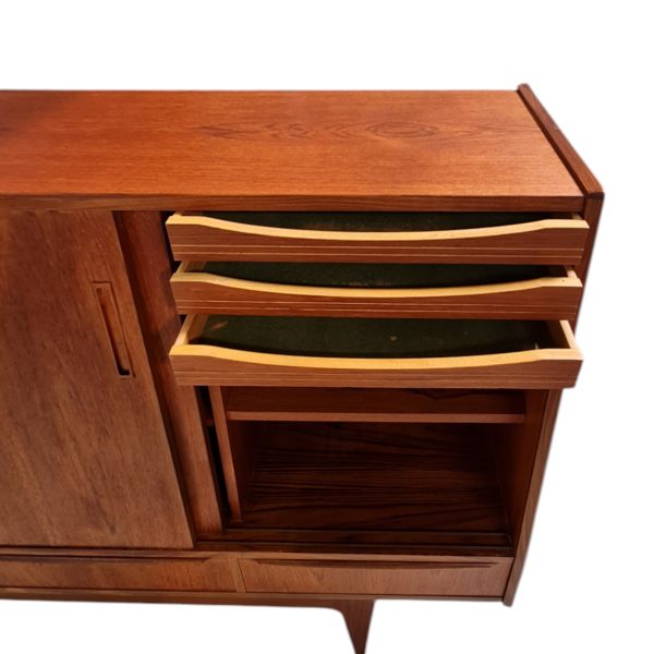 Skænk med 4 låger og 4 skuffer | Dansk design | Teak