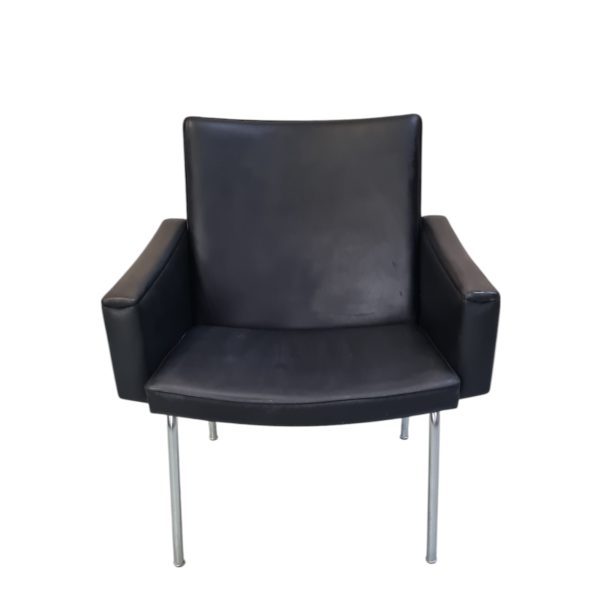 Lænestol model AP 57 | Hans J. Wegner | AP stolen | Kunstlæder & stål