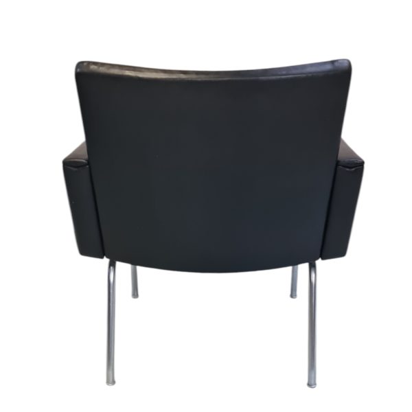 Lænestol model AP 57 | Hans J. Wegner | AP stolen | Kunstlæder & stål