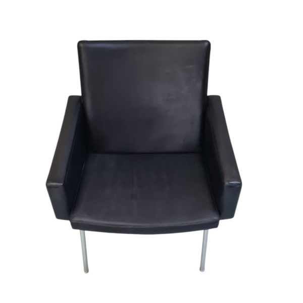 Lænestol model AP 57 | Hans J. Wegner | AP stolen | Kunstlæder & stål