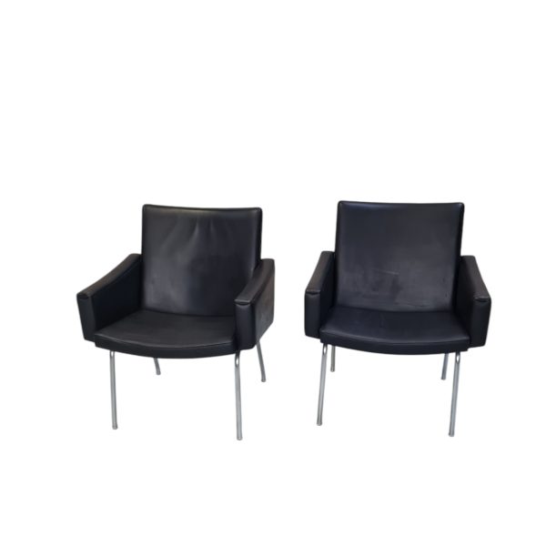 Lænestol model AP 57 | Hans J. Wegner | AP stolen | Kunstlæder & stål