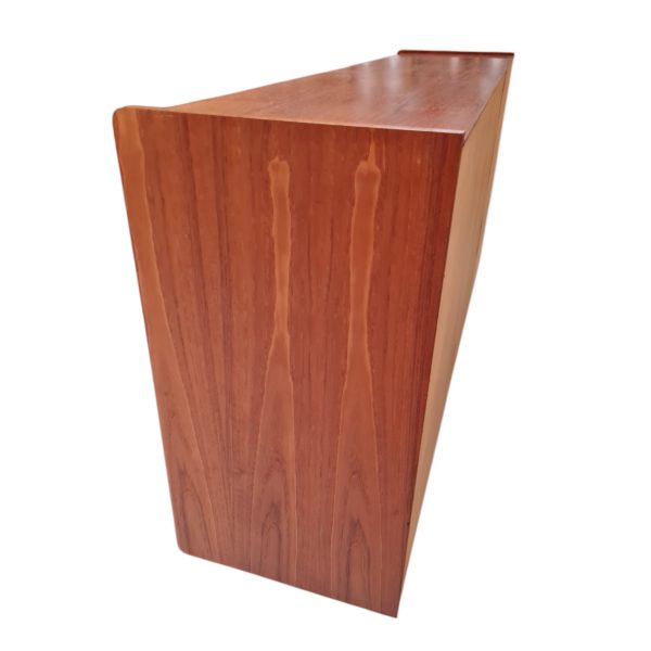 Skænk med fire låger og bar inddeling | Dansk design | Teak