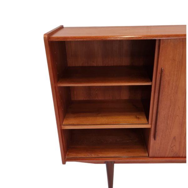 Skænk med fire låger og bar inddeling | Dansk design | Teak