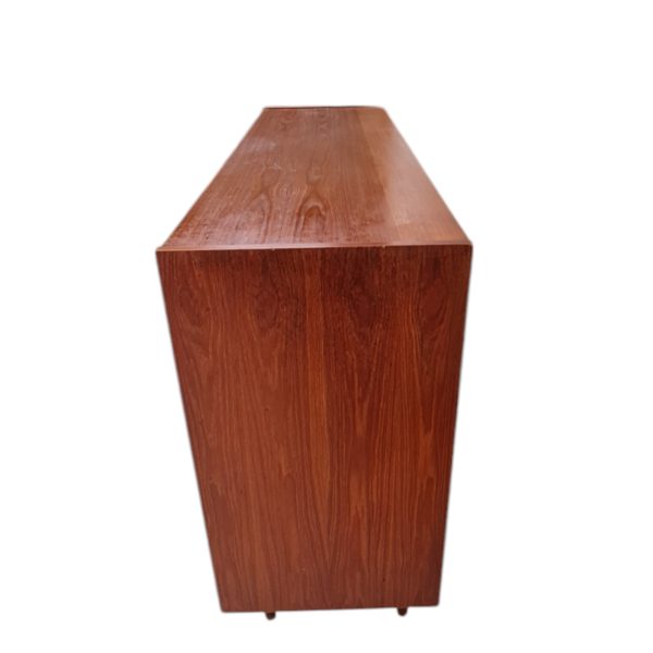 Stor skænk med 3 låger og 3 skuffer | Dansk design | Teak