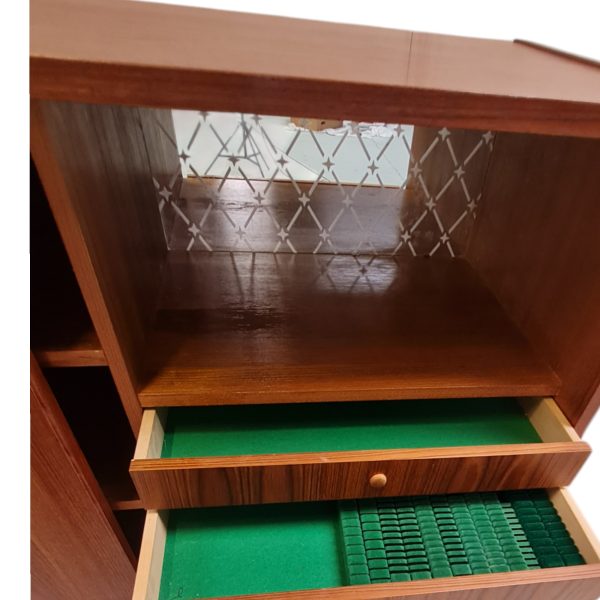 Stor skænk med 3 låger og 3 skuffer | Dansk design | Teak