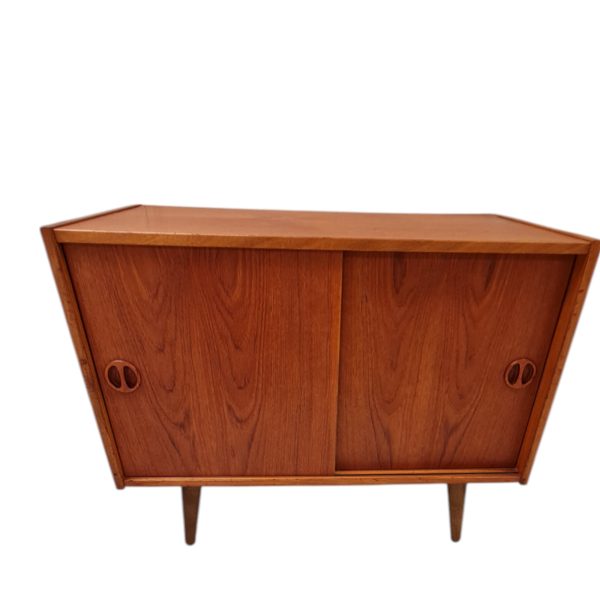 Lille skab med to skydelåger | Dansk design | Teak