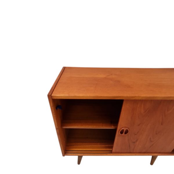 Lille skab med to skydelåger | Dansk design | Teak