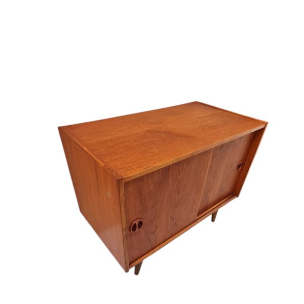 Lille skab med to skydelåger | Dansk design | Teak