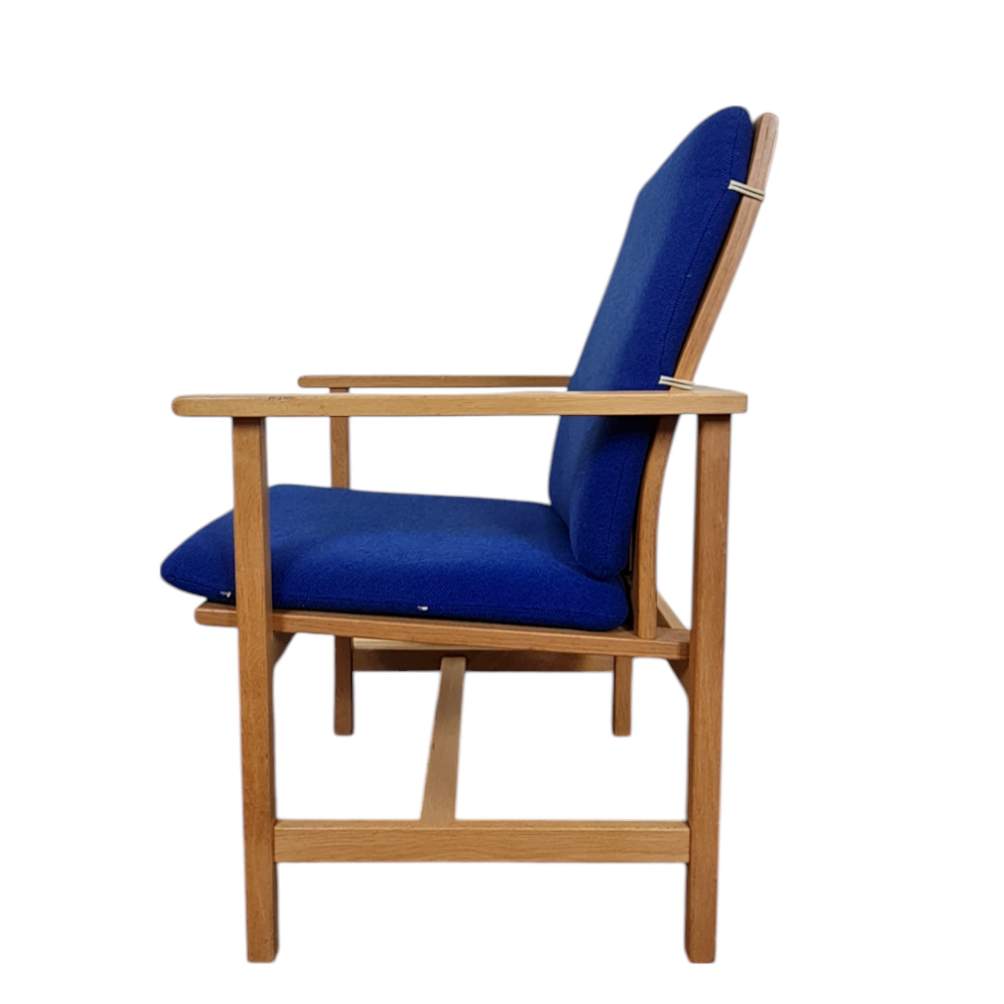 Armstol model 2257 | Børge Mogensen | Fredericia Furniture | Lakeret bøg blå uld
