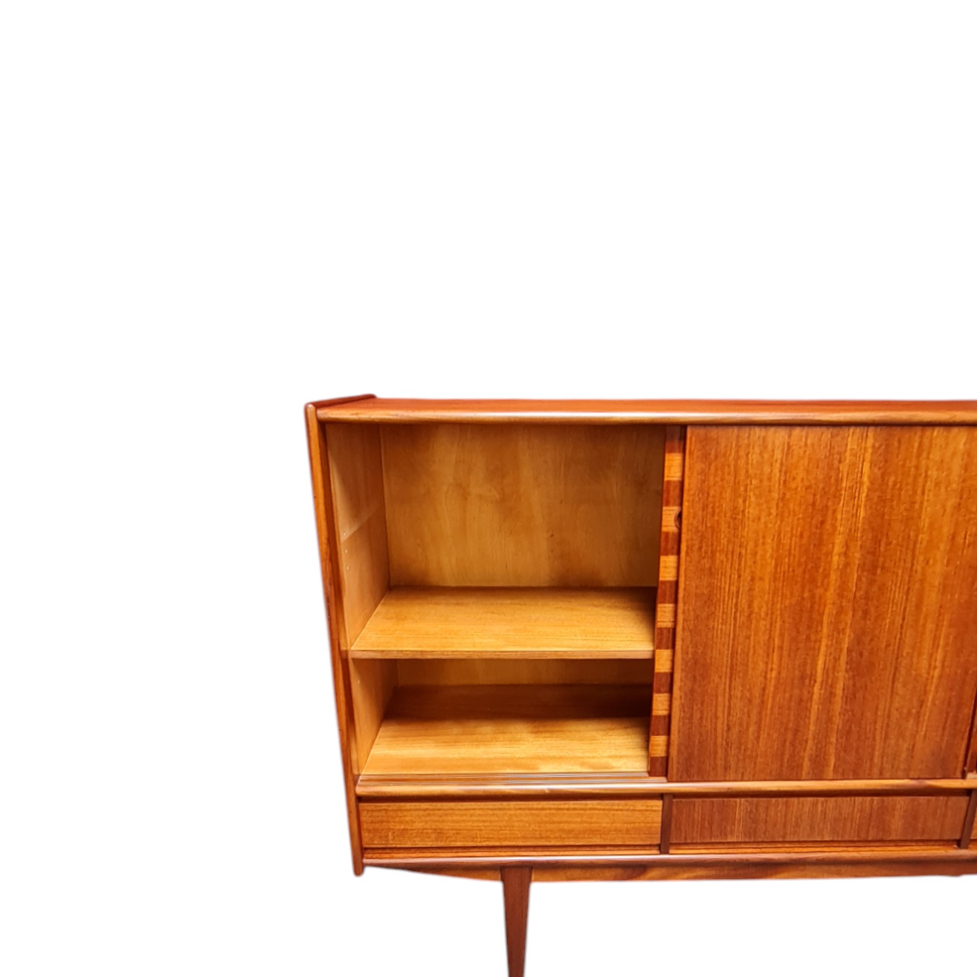 Skænk med 3 låger og 3 skuffer i front | Dansk design | Teak