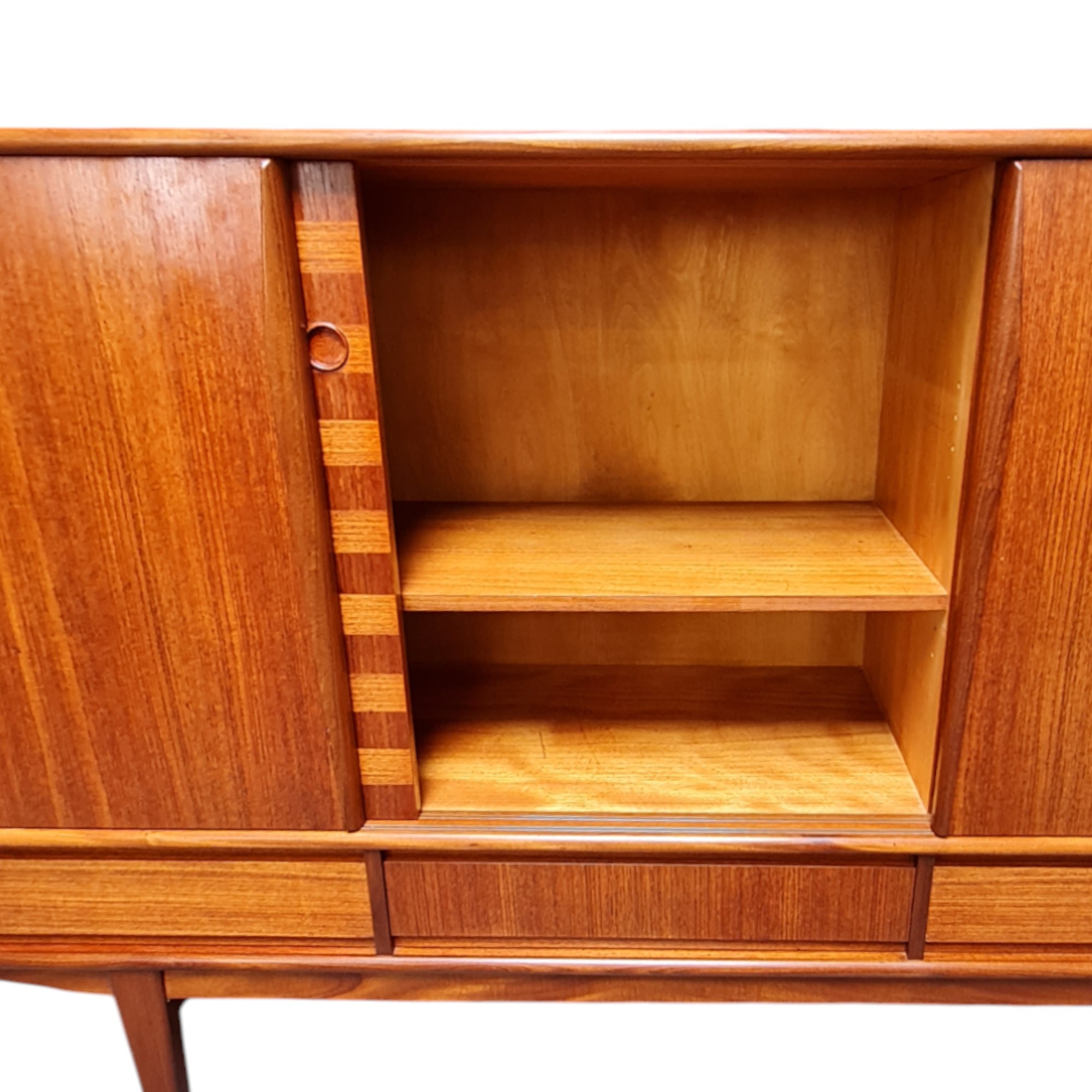 Skænk med 3 låger og 3 skuffer i front | Dansk design | Teak