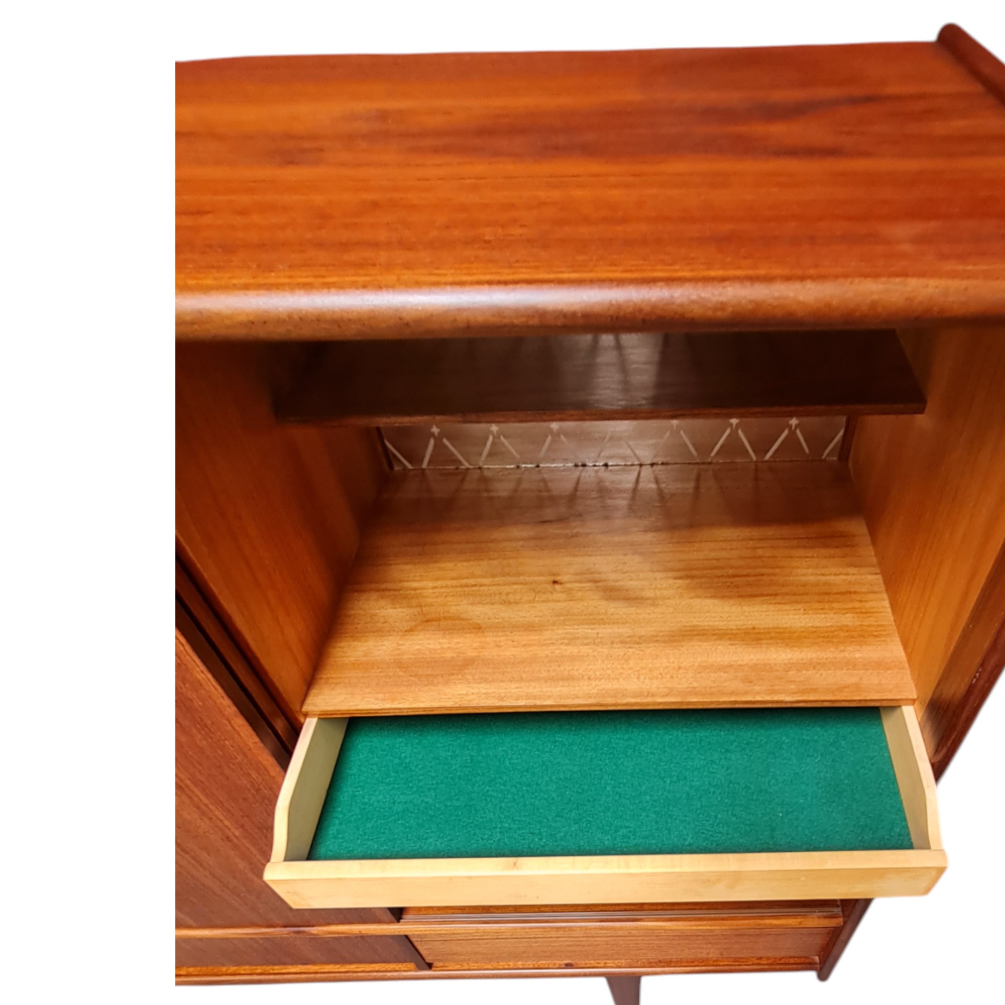 Skænk med 3 låger og 3 skuffer i front | Dansk design | Teak