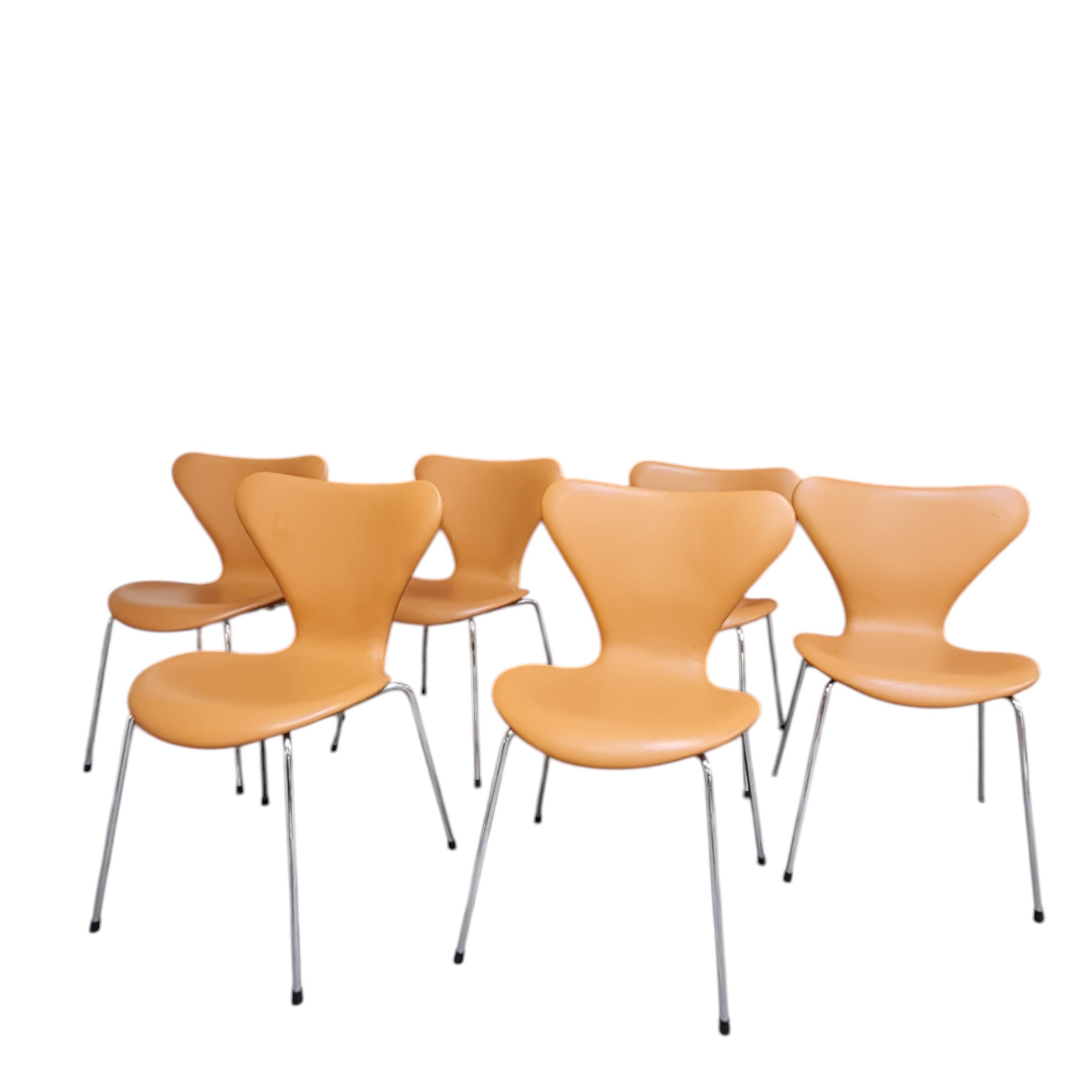 4 Spisebordsstole model 3107 | Arne Jacobsen | Fritz Hansen | Nougatfarvet læder