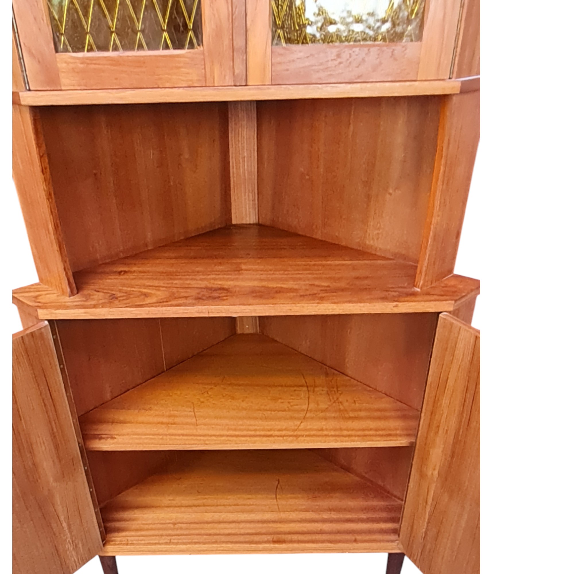 Hjørneskab Dansk med blyindfattede ruder | Dansk design | Teak