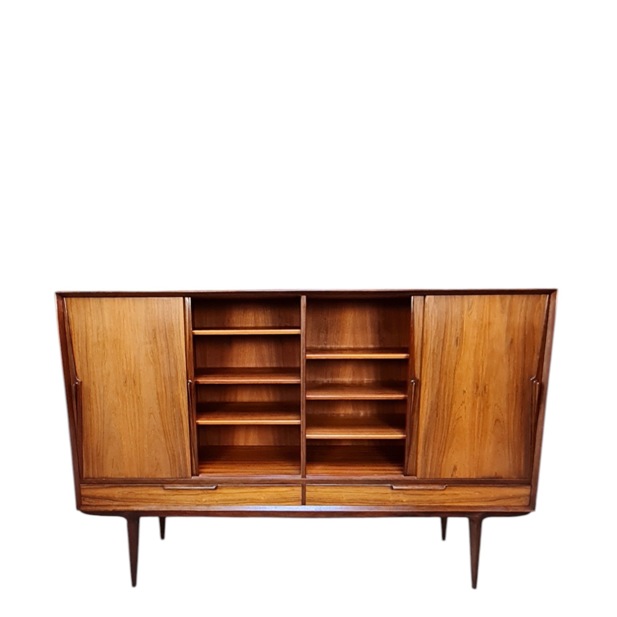 Eksklusiv høj skænk model 13 af Gunni Omann