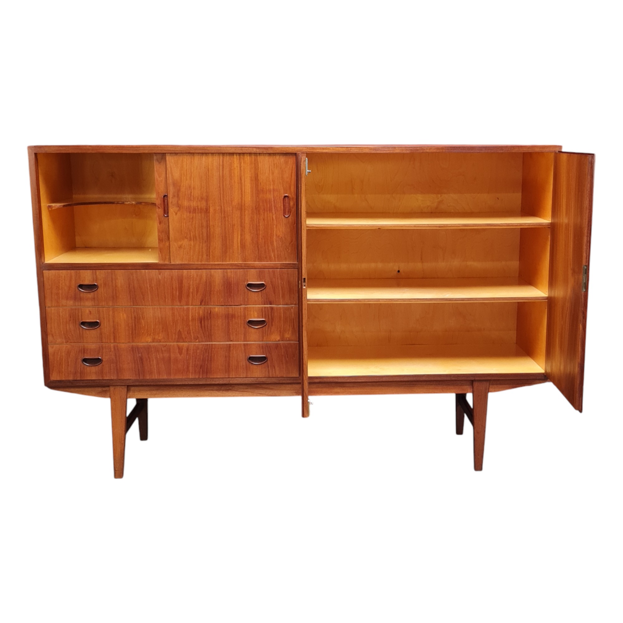 Skænk med 2 skydelåge, 2 almindelige låger samt 3 skuffer | Dansk design | Teak