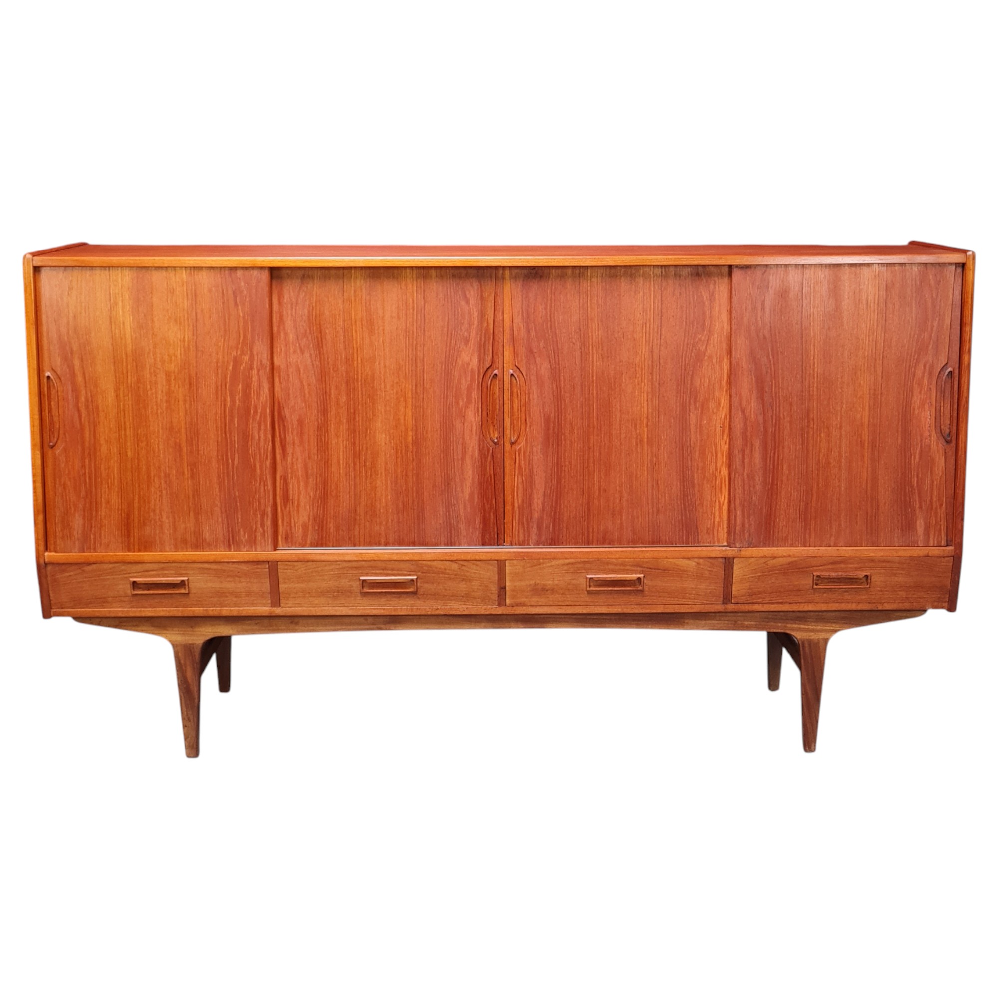 Stor skænk med 4 skydelåger og 4 skuffer | Dansk design | Teak