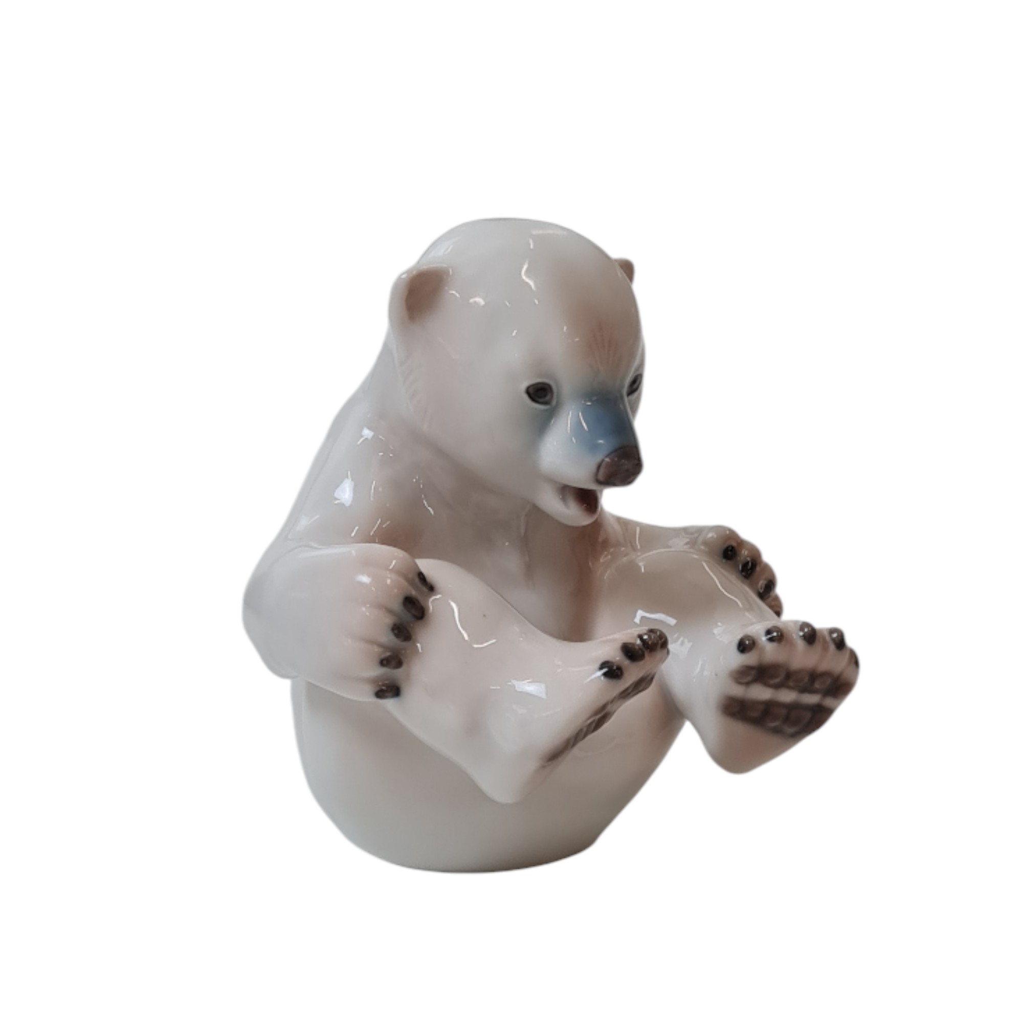 Porcelænsfigur model 536 siddende Isbjørn | Merete Agergaard | Bing & Grøndal